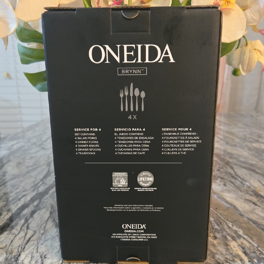 Oneida Brynn 20-Piece Flatware Set - Silver - Picture 2 of 2